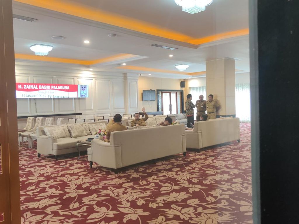 8 Calon Sekda Sulsel Penuhi Panggilan Gubernur Andi Sudirman Hari Ini 8 Calon Sekda Sulsel Penuhi Panggilan Gubernur Andi Sudirman Hari Ini