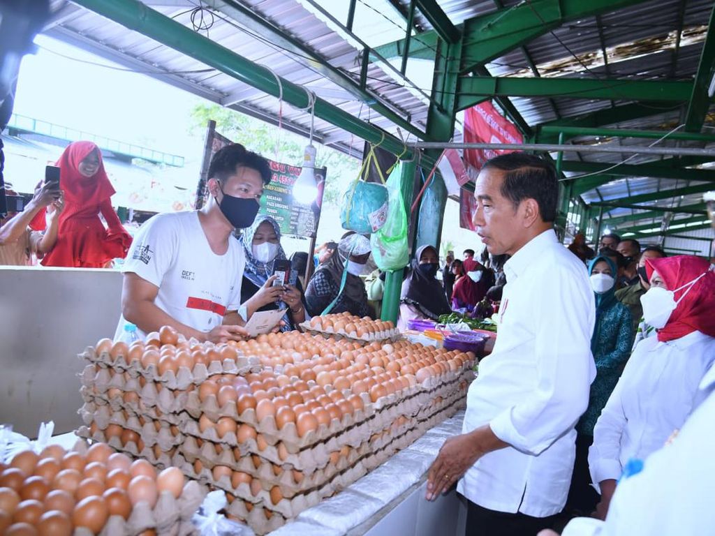 Cek Pasar Tenguyun, Jokowi Pastikan Stok Pangan Jelang Lebaran Aman