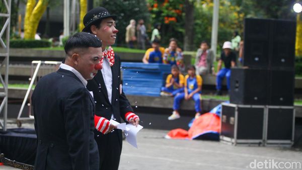 Cerita Haru di Balik Aksi Kocak Para Badut Semangati Pejuang Kanker