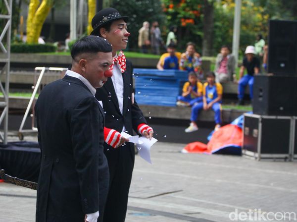 Cerita Haru di Balik Aksi Kocak Para Badut Semangati Pejuang Kanker