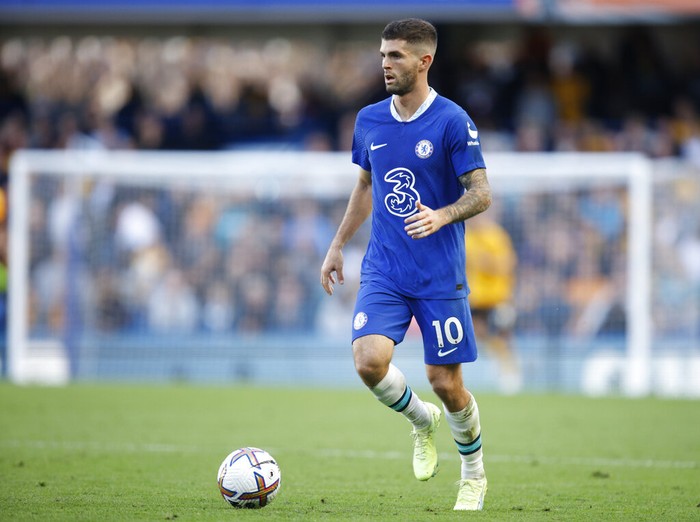 Chelseas Christian Pulisic in action during the English Premier League soccer match between Chelsea and Wolverhampton Wanderers at the Stamford Bridge Stadium in London, Saturday, Oct. 8, 2022. (AP Photo/David Cliff)