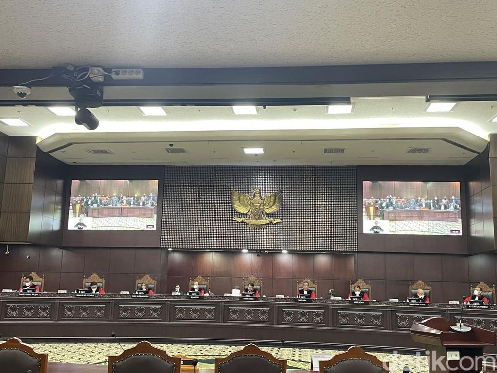 MK Tolak Gugatan Perpanjangan Masa Jabatan Presiden MK Tolak Gugatan Perpanjangan Masa Jabatan Presiden