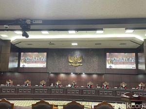 MK Tolak Gugatan Perpanjangan Masa Jabatan Presiden MK Tolak Gugatan Perpanjangan Masa Jabatan Presiden