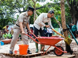 Tinjau Penataan Taman di Jakbar, Heru Minta Sumur Resapan Dibangun