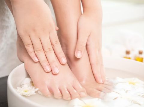 Ilustrasi merendam kaki