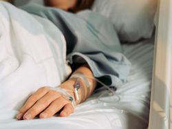 Khawatir Diserang Rusia, Ukraina Evakuasi Pasien di 2 Rumah Sakit