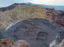 Dear Pendaki, Jangan Menginap di Puncak Gunung Agung!