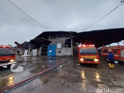Kebakaran Pabrik Kasur di Cirebon Berhasil Dipadamkan