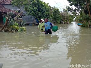 18 Desa di Pati Banjir, Warga Terpaksa Gunakan Perahu 18 Desa di Pati Banjir, Warga Terpaksa Gunakan Perahu