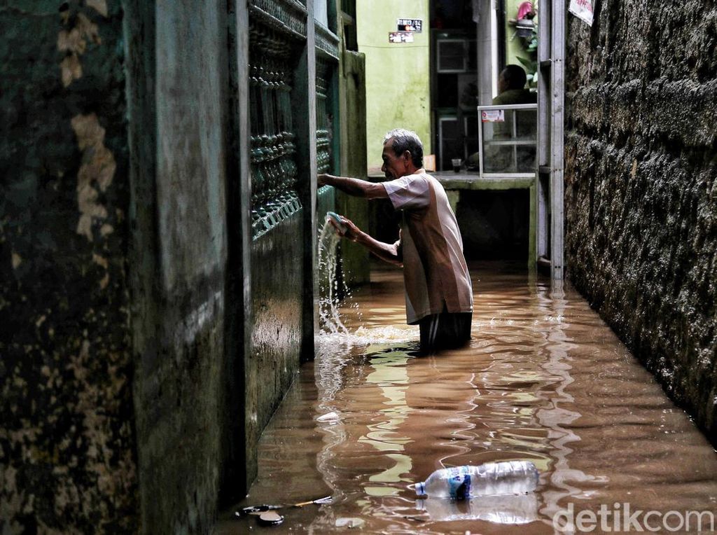 Pemprov DKI Pertahankan KPI Penanganan Banjir 6 Jam Surut Era Anies Pemprov DKI Pertahankan KPI Penanganan Banjir 6 Jam Surut Era Anies