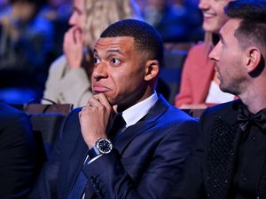 Viral Reaksi Mbappe Lihat Martinez Dapat Penghargaan FIFA Viral Reaksi Mbappe Lihat Martinez Dapat Penghargaan FIFA