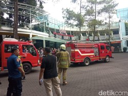 Saat Pegawai Mal di Bandung Dilatih Antisipasi Kebakaran