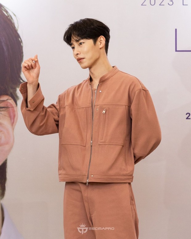 Lee Jae Wook terharu dengan fans message dari penggemarnya di Indonesia/Foto: Instagram.com/mecimapro Lee Jae Wook terharu dengan fans message dari penggemarnya di Indonesia