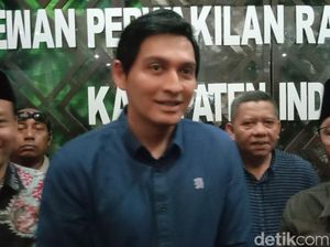 Kemunculan Perdana Lucky Hakim di Indramayu Usai Mundur Jadi Wabup Kemunculan Perdana Lucky Hakim di Indramayu Usai Mundur Jadi Wabup