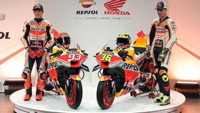 Marc Marquez dan Joan Mir. Foto: AFP/PIERRE-PHILIPPE MARCOU