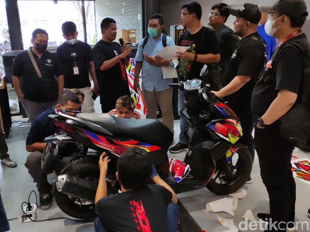 Stiker Motor Gelembung, Boleh Ditusuk Peniti Biar Kempes Enggak? Stiker Motor Gelembung, Boleh Ditusuk Peniti Biar Kempes Enggak?