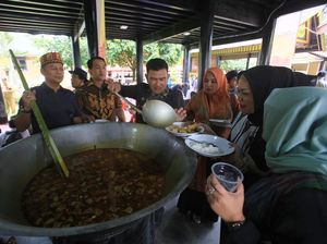 Kenduri Kuah Beulangong Meriahkan Peluncuran Khazanah Piasan Nanggroe 2023 Kenduri Kuah Beulangong Meriahkan Peluncuran Khazanah Piasan Nanggroe 2023
