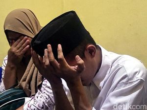 Momen Haru Tahanan Kasus Narkoba Sukabumi Menikah di Penjara Momen Haru Tahanan Kasus Narkoba Sukabumi Menikah di Penjara