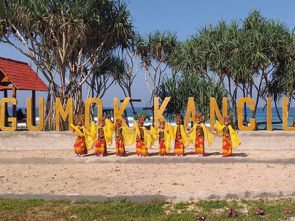 Pantai Gumuk Kancil Banyuwangi Terus Bersolek, Akan Dilengkapi 4 Tempat Ibadah Pantai Gumuk Kancil Banyuwangi Terus Bersolek, Akan Dilengkapi 4 Tempat Ibadah