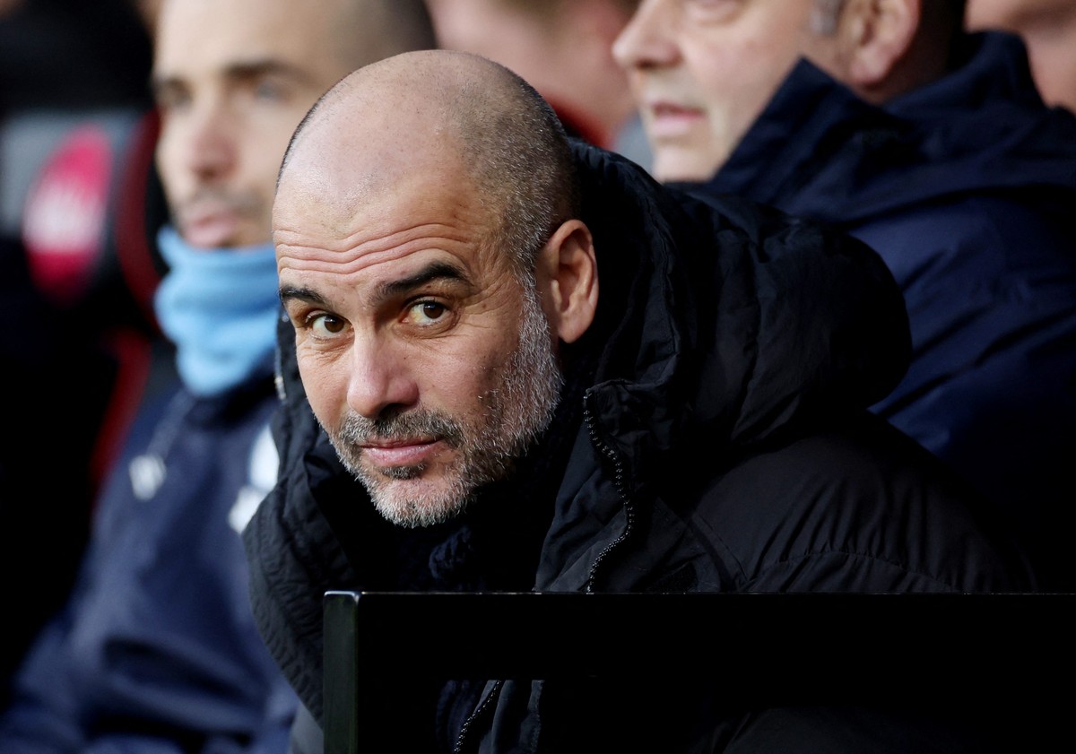 Manajer Man City Pep Guardiola meledek Manchester United usai juara Carabao Cup. (Foto: REUTERS/IAN WALTON)
