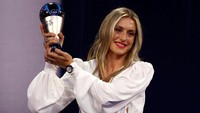 Bagi Alexia Putellas, ini menjadi gelar kedua beruntunnya dari FIFA Best Awards. Tahun lalu, ia juga memenangkannya dengan menyisihkan Sam Kerr dan Jennifer Hermoso. Alexia Putellas kini juga menyandingkan dua gelar Ballon dOr miliknya dengan dua gelar Pemain Terbaik FIFA. REUTERS/Sarah Meyssonnier
