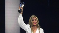 Sepanjang 2022, Alexia Putellas bisa membawa Barcelona Putri juara LaLiga Putri dan ke final Liga Champions, dengan total membuat 28 gol. Alexia Putellas juga menjadi pemimpin di Timnas Spanyol. Beberapa waktu lalu, ia memimpin protes skuad Timnas Spanyol yang disebut tersiksa dilatih Jorge Vilda. AP/Michel Euler