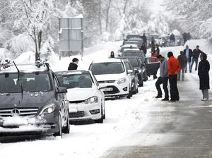 Ratusan Orang Menginap di Mobil Akibat Terjebak Badai Salju Kroasia