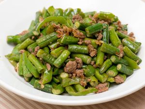 Resep Tumis Kacang Panjang dan Daging yang Renyah Gurih untuk Lauk Bekal Resep Tumis Kacang Panjang dan Daging yang Renyah Gurih untuk Lauk Bekal