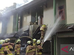 Mobil Terparkir di Garasi Terbakar, Hotel di Halim Jaktim Ikut Hangus