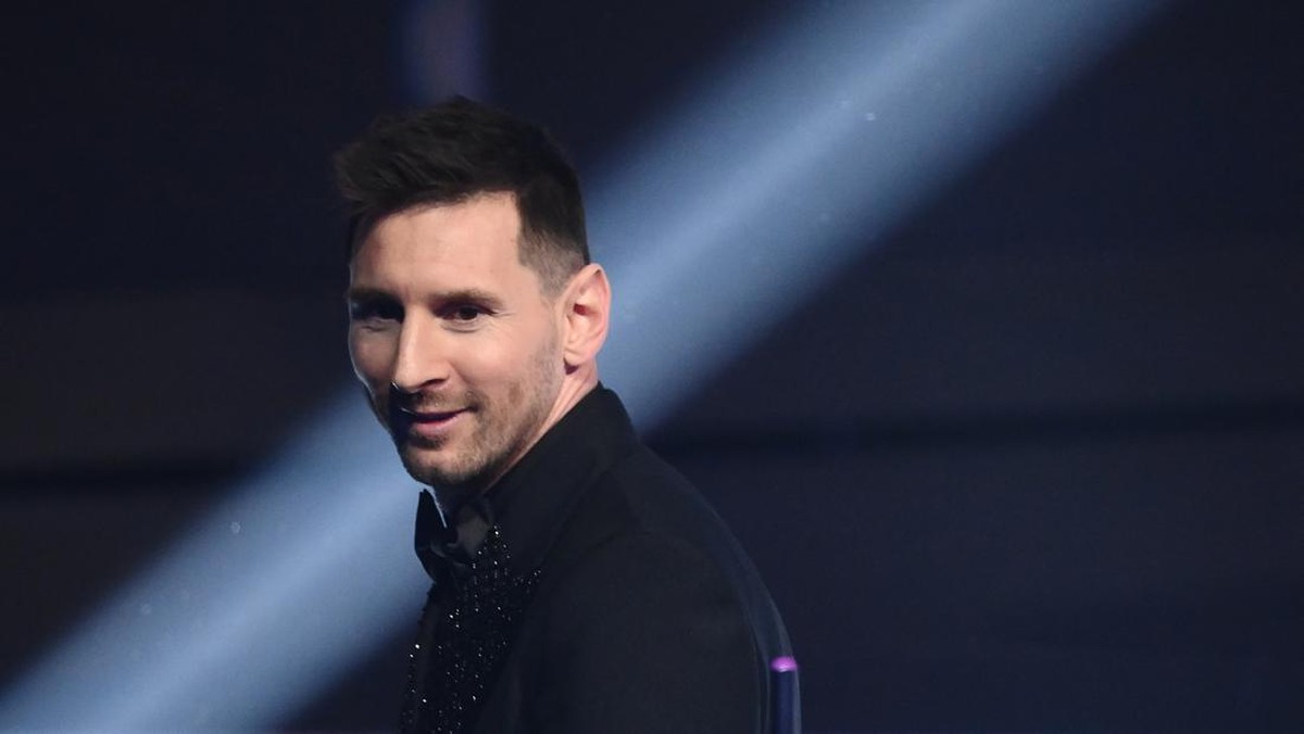 Lionel Messi akan memberi hadiah iPhone 14 berlapis emas untuk skuad dan staf pelatih Timnas Argentina di Piala Dunia 2022. (Foto: AFP via Getty Images/FRANCK FIFE
