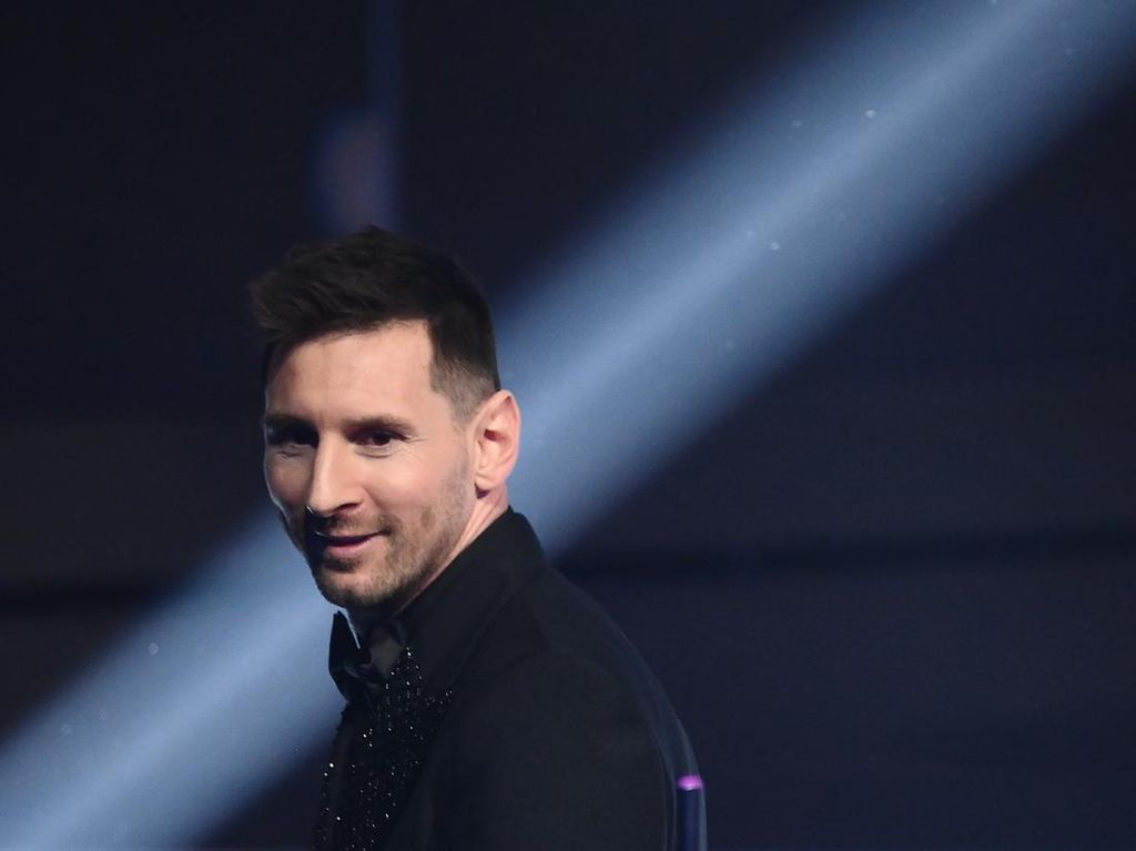 Messi Bakal Hadiahi iPhone 14 Berlapis Emas ke Skuad Argentina
