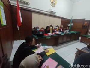 Pemukul Mahasiswa dengan Tongkat Baseball Divonis 4 Bulan Penjara Pemukul Mahasiswa dengan Tongkat Baseball Divonis 4 Bulan Penjara