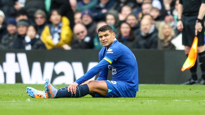 LONDON, ENGLAND - FEBRUARY 26: Thiago Silva of Chelsea sits on the pitch after he received treatment and is forced to go off injured to be replaced during the Premier League match between Tottenham Hotspur and Chelsea FC at Tottenham Hotspur Stadium on February 26, 2023 in London, England. (Photo by Robin Jones/Getty Images)