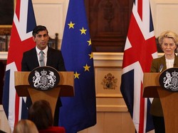 UE dan Inggris Rayakan Kesepakatan Baru tentang Irlandia Utara