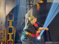 Mengenal Katerina, Gadis Garut yang Kebal Sabetan Golok