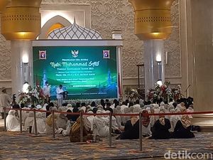 Sah! Wapres Maruf Amin Resmi Buka Masjid Sheikh Zayed Solo untuk Umum Sah! Wapres Maruf Amin Resmi Buka Masjid Sheikh Zayed Solo untuk Umum