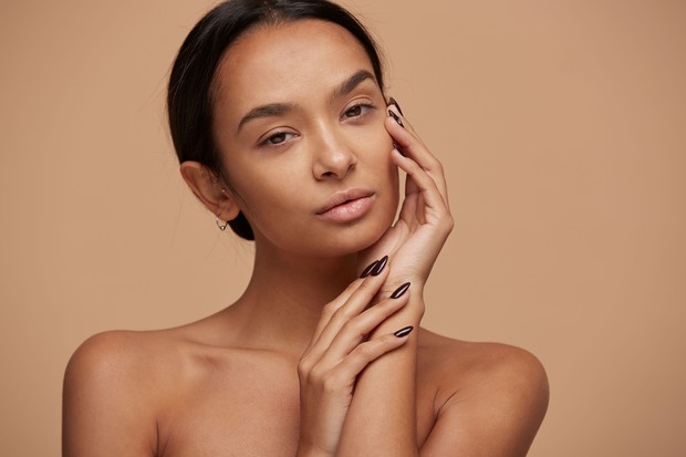 Skincare yang cocok dikulit dapat membantu meratakan warna kulit