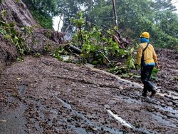 Akses ke Geopark Ciletuh Tertutup Longsor