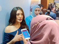 Manfaat Kangaroo Hug, Jurus Anissa Aziza Tenangkan Anak saat Demam