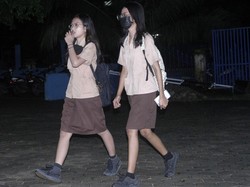 Ironi Masuk Sekolah Jam Lima Pagi