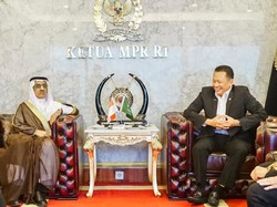 Bertemu Dubes Saudi, Ketua MPR Dorong Tambahan Kuota Haji dari RI