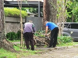 Setelah Disegel, Bangku di Jalan Ijen Kota Malang Akhirnya Dibongkar
