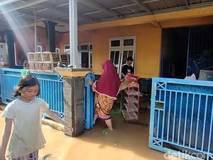 Banjir Ciasem Subang Mulai Surut, Sebagian Warga Tinggalkan Pengungsian Banjir Ciasem Subang Mulai Surut, Sebagian Warga Tinggalkan Pengungsian