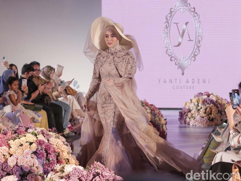 Foto: 10 Koleksi Busana Karya Desainer Yanti Adeni untuk Lebaran 2023 Foto: 10 Koleksi Busana Karya Desainer Yanti Adeni untuk Lebaran 2023