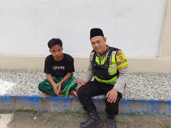 Kisah Pak Bhabin Bripka Ilmansyah Sekolahkan Anak Kurang Mampu di Jambi
