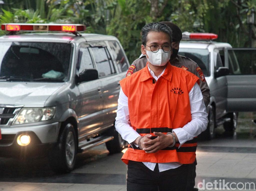 Lihat Lagi Momen Bupati Bangkalan Nonaktif Diperiksa KPK Lihat Lagi Momen Bupati Bangkalan Nonaktif Diperiksa KPK