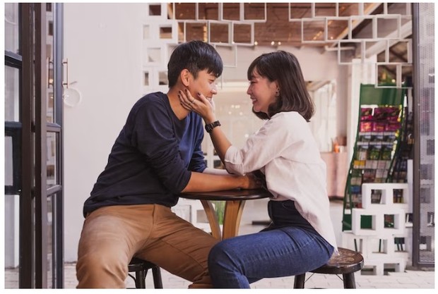 Deep talk penuh kasih sayang/Foto:freepik/mediaphotos Deep talk penuh kasih sayang/Foto:freepik/mediaphotos