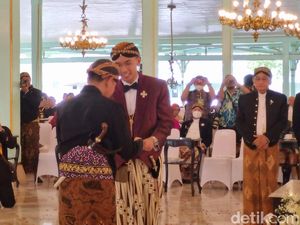 Gibran Dapat Gelar KPH saat Tingalan Jumenengan Mangkunegoro X Gibran Dapat Gelar KPH saat Tingalan Jumenengan Mangkunegoro X