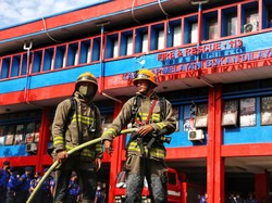 Saat Petugas Damkar Bandung Jadi Tempat Curhat Pria yang Mau Bunuh Diri