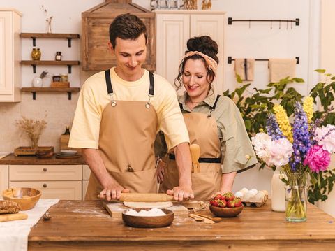 Taurus menganggap bahwa memasak bersama pasangan merupakan hal yang sangat menyenangkan/Foto: pexels.com/anthonyshkraba-production